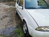 Usata Ford Fiesta 75 CV (55 kW) 1998 Bianco Berlina