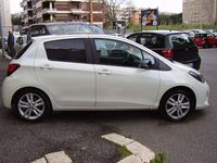 Usata Toyota Yaris Hybrid Style 75 CV (55 kW) 2014 Bianco Berlina
