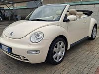 Usata VW New Beetle 100 CV (73 kW) 2004 Bianco Utilitaria
