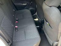 Usata Toyota Yaris Active 69 CV (50 kW) 2012 Bianco Utilitaria