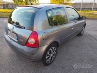 Usata Renault Clio II Dynamique 74 CV (54 kW) 2003 Grigio Berlina