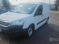 Gebraucht Peugeot Partner Comfort 99 PS (72 kW) 2016 Weiß