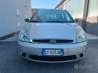 Usata Ford Fiesta 80 CV (58 kW) 2003 Grigio Utilitaria