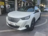 Usata Peugeot 2008 GT 56 kW (77 CV) 2023 Bianco SUV