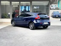 Usata Volvo V40 115 CV (84 kW) 2015 Blu Berlina