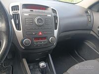 Begagnad Kia Ceed 110 HK (80 kW) 2011 Grå Halvkombi