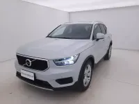 Usata Volvo XC40 Momentum 197 CV (144 kW) 2021 Biancobianco SUV