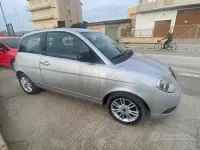 Usado Lancia Ypsilon 69 HP (50 kW) 2011 Cinzento Citadino