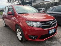 Usata Dacia Sandero Lauréate 75 CV (55 kW) 2014 Rosso Berlina