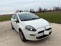 Usata Fiat Grande Punto 77 CV (56 kW) 2012 Bianco Utilitaria
