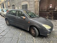 Begagnad Ford Focus 116 HK (85 kW) 2001 Grå Sedan