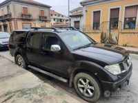 usata Nissan Navara con gancio traino