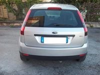 Gebraucht Ford Fiesta 68 PS (50 kW) 2004 Silber Kleinwagen