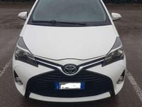 Usata Toyota Yaris Cool 90 CV (66 kW) 2015 Utilitaria