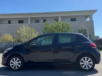 Usata Peugeot 208 82 CV (60 kW) 2016 Bluazzurro Utilitaria
