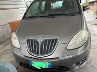 Begagnad Lancia Musa 90 HK (66 kW) 2009 Grå Minibuss