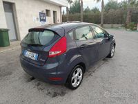 Usata Ford Fiesta 69 CV (50 kW) 2011 Blu Berlina