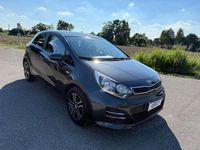 Usado Kia Rio Active 86 HP (63 kW) 2015 Cinzento Sedan