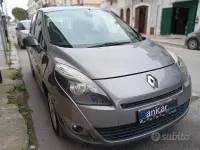 Usata Renault Scénic 110 CV (80 kW) 2010 Grigio Monovolume
