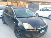 Usata Ford Fiesta 90 CV (66 kW) 2007 Nero Utilitaria