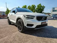 Usata Volvo XC40 Momentum 129 CV (94 kW) 2022 Bianco SUV