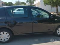 Usata Dacia Sandero Lauréate 75 CV (55 kW) 2015 Nero Berlina