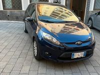 Usata Ford Fiesta 97 CV (71 kW) 2011 Blu Berlina