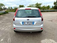 Usata Ford Fiesta Titanium 68 CV (50 kW) 2006 Argento Utilitaria