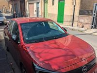 Używany Opel Corsa 75 KM (55 kW) 2024 Czerwony Sedan/Limuzyna