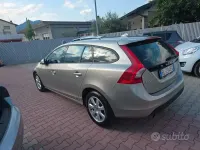 Usata Volvo V60 115 CV (84 kW) 2012 Giallo Station wagon