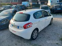 Usata Peugeot 208 Active 82 CV (60 kW) 2012 Bianco Utilitaria