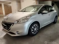 Usata Peugeot 208 92 CV (67 kW) 2014 Grigio Utilitaria