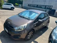 Usata Kia Rio 75 CV (55 kW) 2013 Marrone Berlina