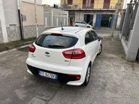 Usata Kia Rio Active 83 CV (61 kW) 2016 Bianco Utilitaria