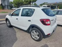 Usata Dacia Sandero Prestige 90 CV (66 kW) 2014 Bianco pastello Berlina