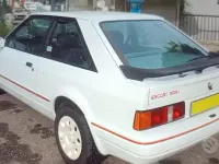 Usata Ford Escort 102 CV (75 kW) 1988 Bianco Berlina