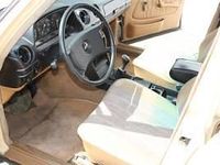 Usata Mercedes 200 60 CV (44 kW) 1981 Giallo Berlina