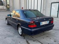 Usado Mercedes C200 192 CV (141 kW) 1999 Azul Berlina