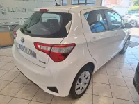 Usata Toyota Yaris Hybrid Business Edition 73 CV (53 kW) 2020 Bianco Berlina