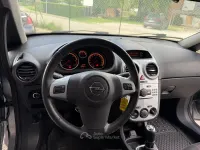 Usata Opel Corsa 75 CV (55 kW) 2012 Gray Utilitaria