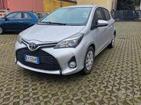 Usata Toyota Yaris Lounge 69 CV (50 kW) 2014 Grigio Utilitaria