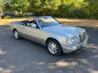 Usata Mercedes E220 150 CV (110 kW) 1996 Argento Cabrio
