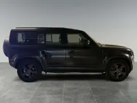 Usata Land Rover Defender SE 200 CV (147 kW) 2023 Santorini black SUV