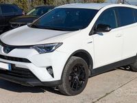 Usata Toyota RAV4 155 CV (114 kW) 2018 Bianco Monovolume