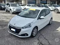 Usata Peugeot 208 Active 102 CV (75 kW) 2019 Bianco Utilitaria