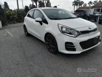 Usado Kia Rio 90 HP (66 kW) 2017 Branco Sedan