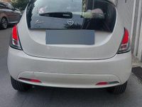Begagnad Lancia Ypsilon Silver 69 HK (50 kW) 2016 Vit Halvkombi
