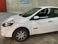 Brugt Renault Clio II Dynamique 75 HK (55 kW) 2010 Hvid Sedan