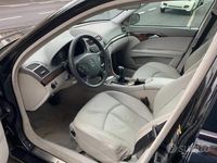 Usata Mercedes E200 163 CV (119 kW) 2005 Nero Berlina