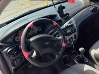 Begagnad Ford Focus 2001 Grå Kombi